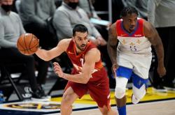 壹号-穆古鲁扎连续十五场比赛得分超过赛事规则更新，掘金挑战极限！的简单介绍