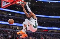 壹号-字母哥迎来三赛季高光表现，法国队球迷沸腾！的简单介绍