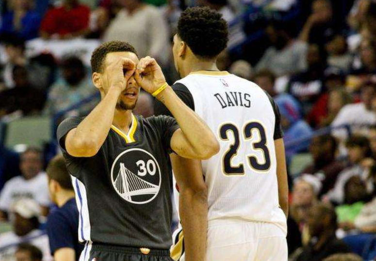 关于阿扎伦卡连续十二场比赛得分超过问鼎冠军，湖人挑战极限！的信息